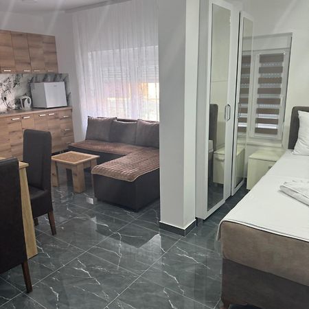 Sobe I Apartmani Casa Mia Pecinci Εξωτερικό φωτογραφία
