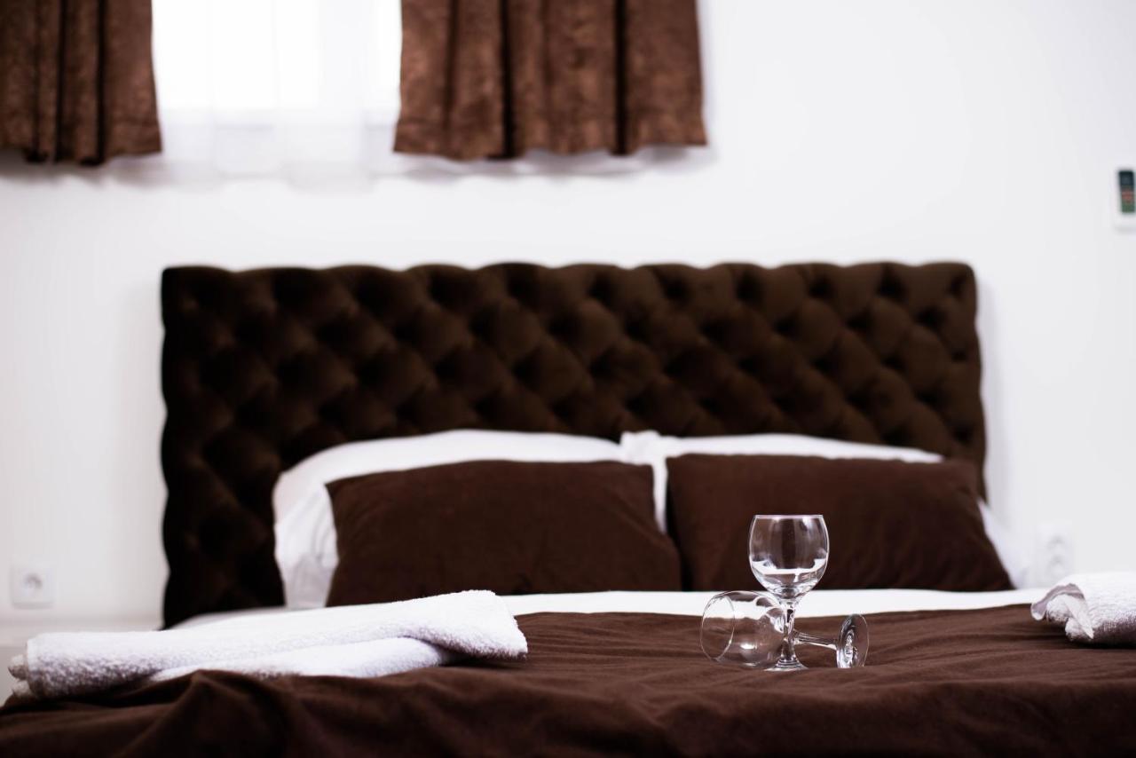 Sobe I Apartmani Casa Mia Pecinci Εξωτερικό φωτογραφία