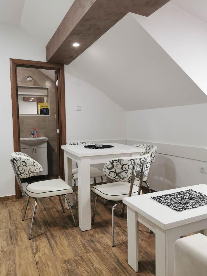 Sobe I Apartmani Casa Mia Pecinci Εξωτερικό φωτογραφία