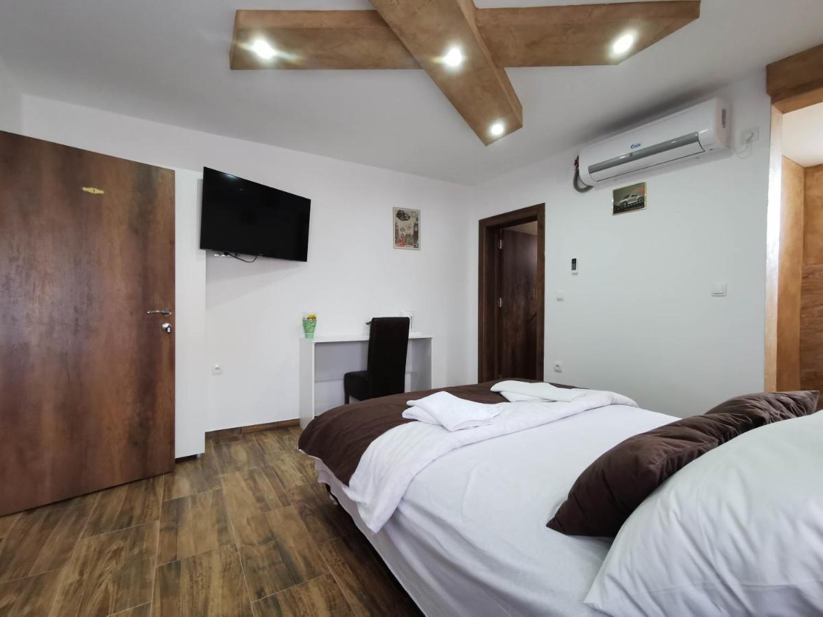 Sobe I Apartmani Casa Mia Pecinci Εξωτερικό φωτογραφία