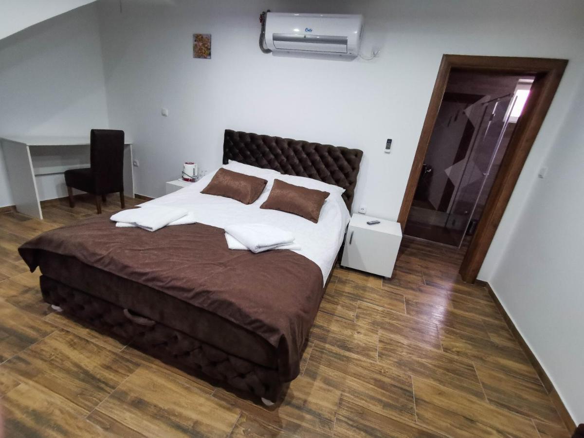 Sobe I Apartmani Casa Mia Pecinci Εξωτερικό φωτογραφία