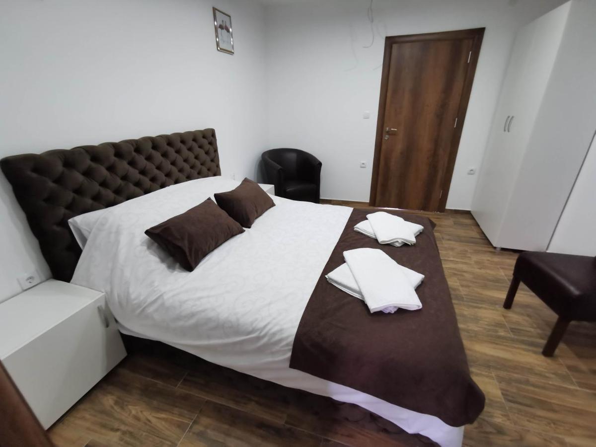 Sobe I Apartmani Casa Mia Pecinci Εξωτερικό φωτογραφία
