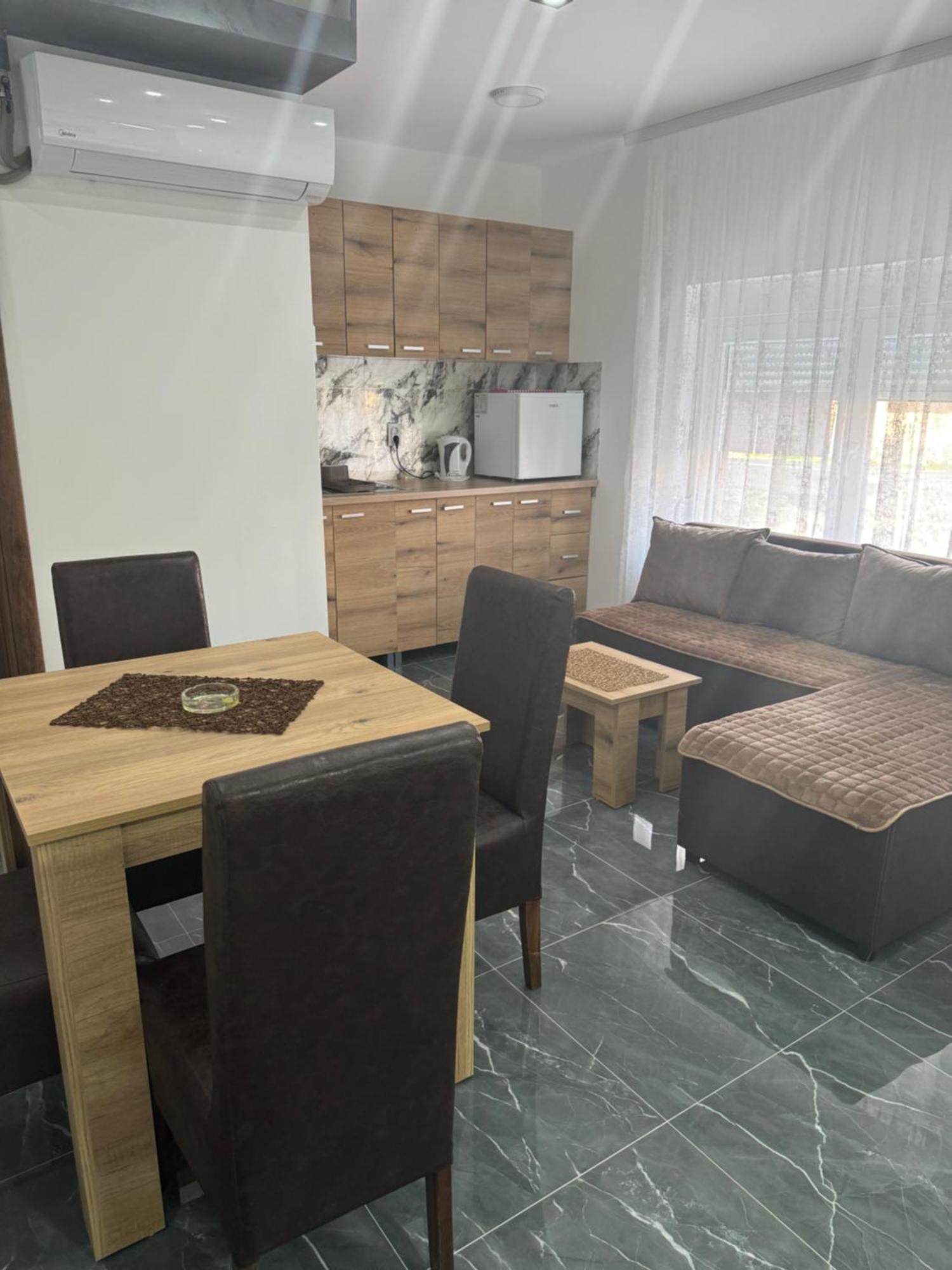 Sobe I Apartmani Casa Mia Pecinci Εξωτερικό φωτογραφία